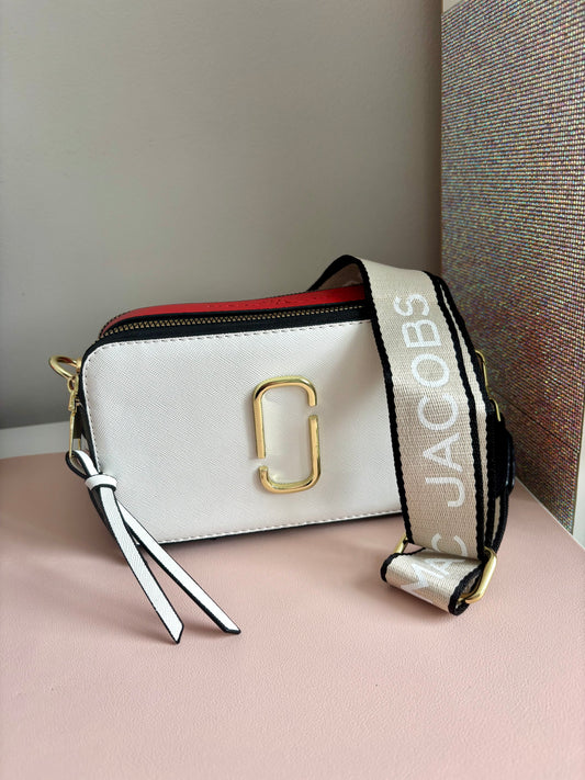 Bandolera MJ color blanco con gris