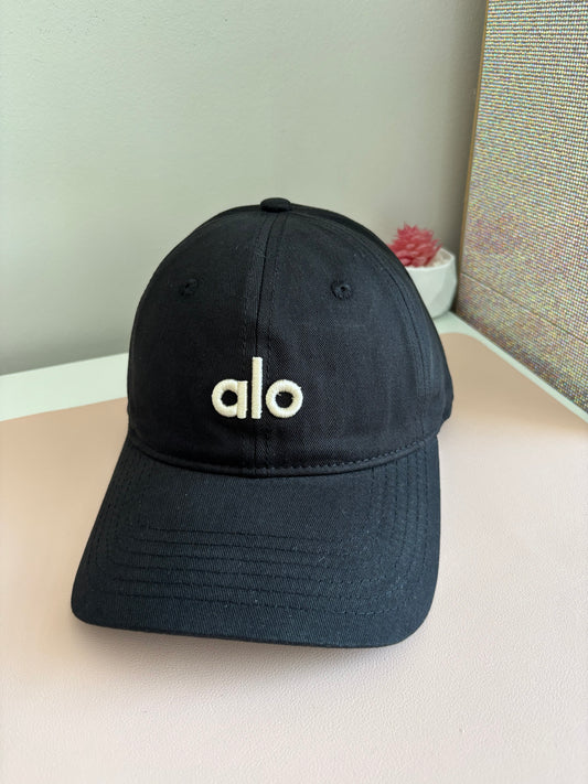 Gorro negro letra alo bordado