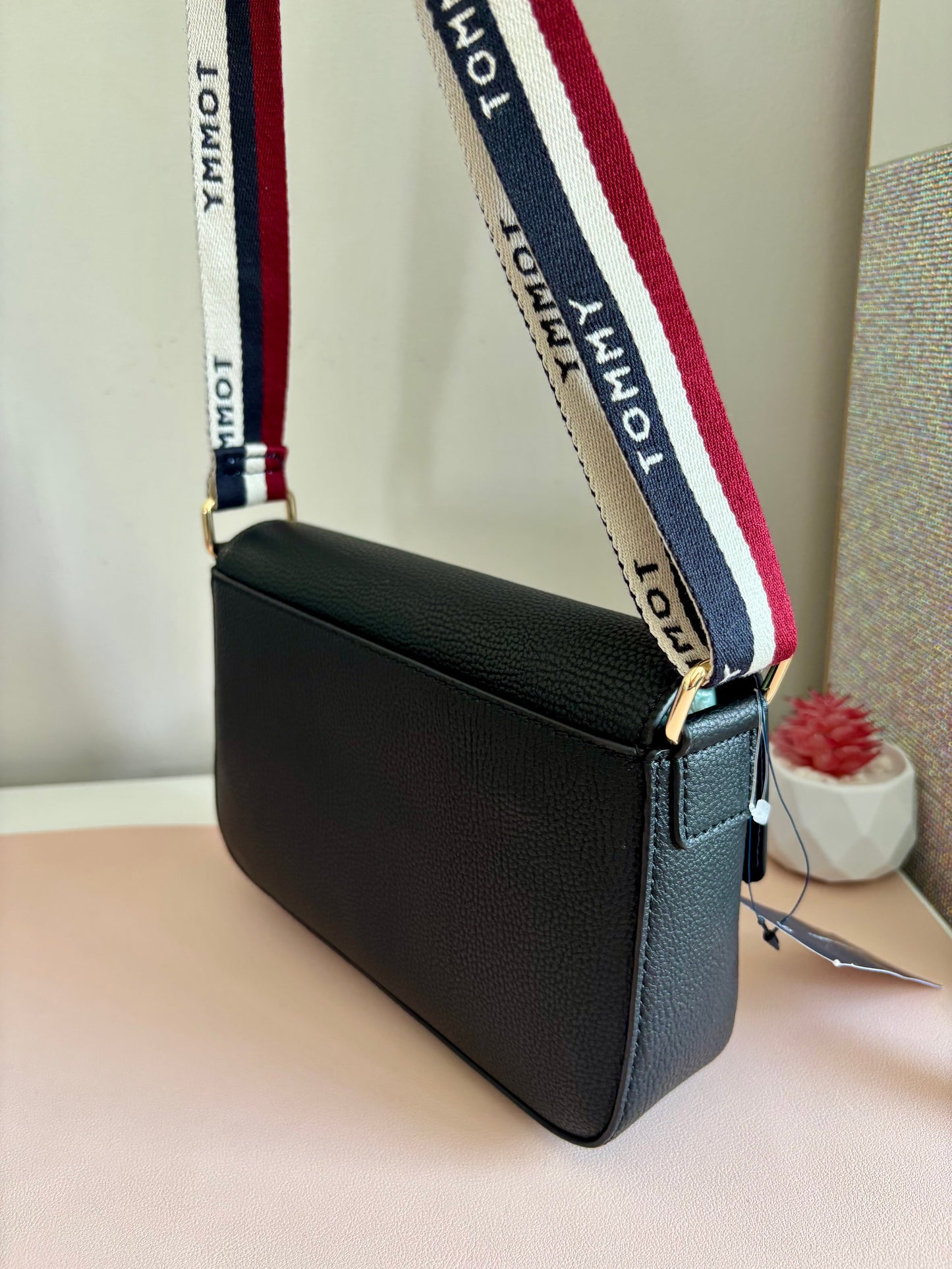 Croosbody Tommy 💯