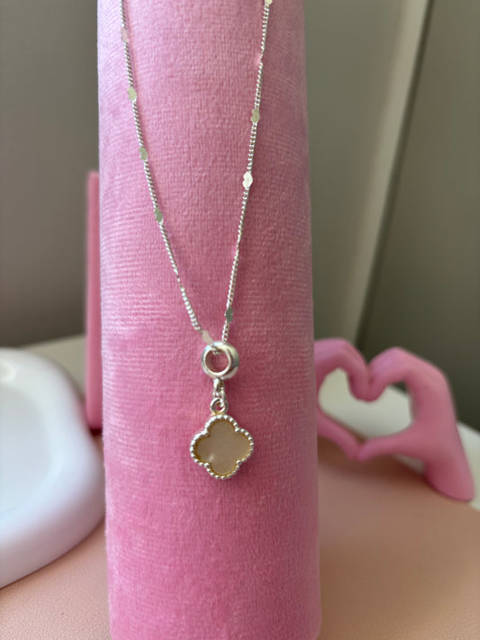 Collar trebol