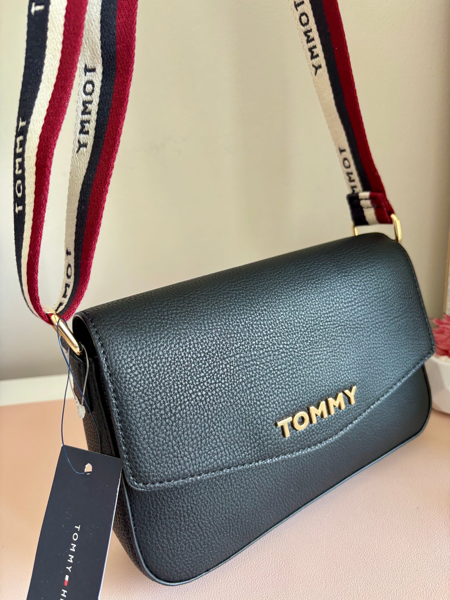 Croosbody Tommy 💯