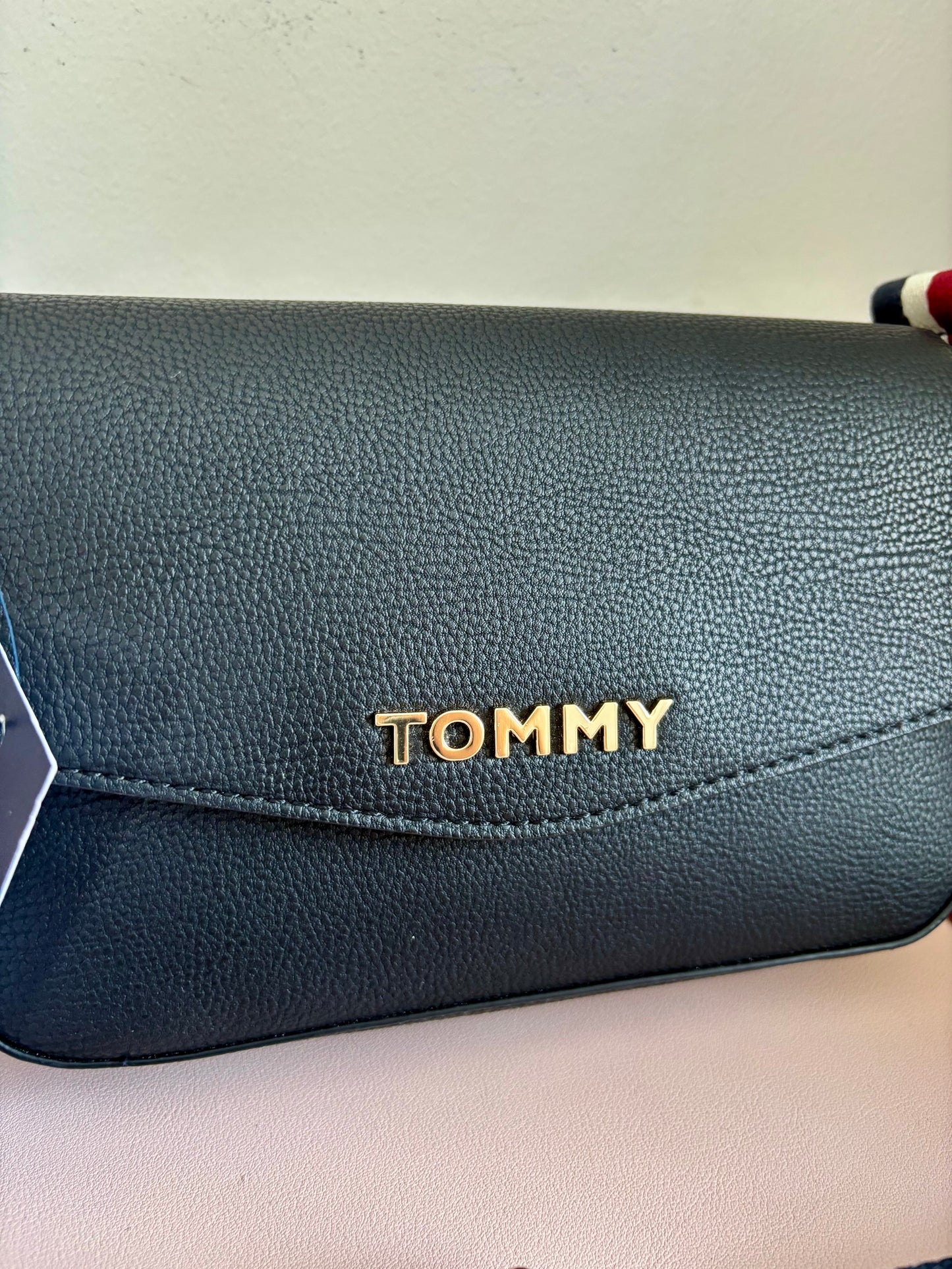 Croosbody Tommy 💯