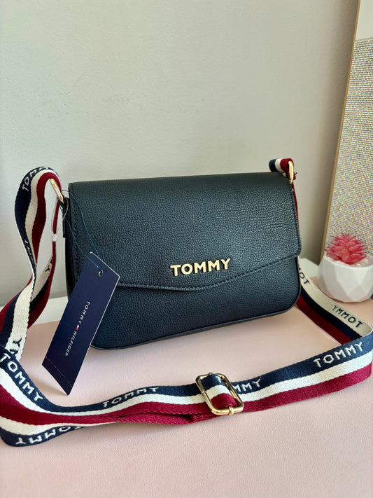 Croosbody Tommy 💯