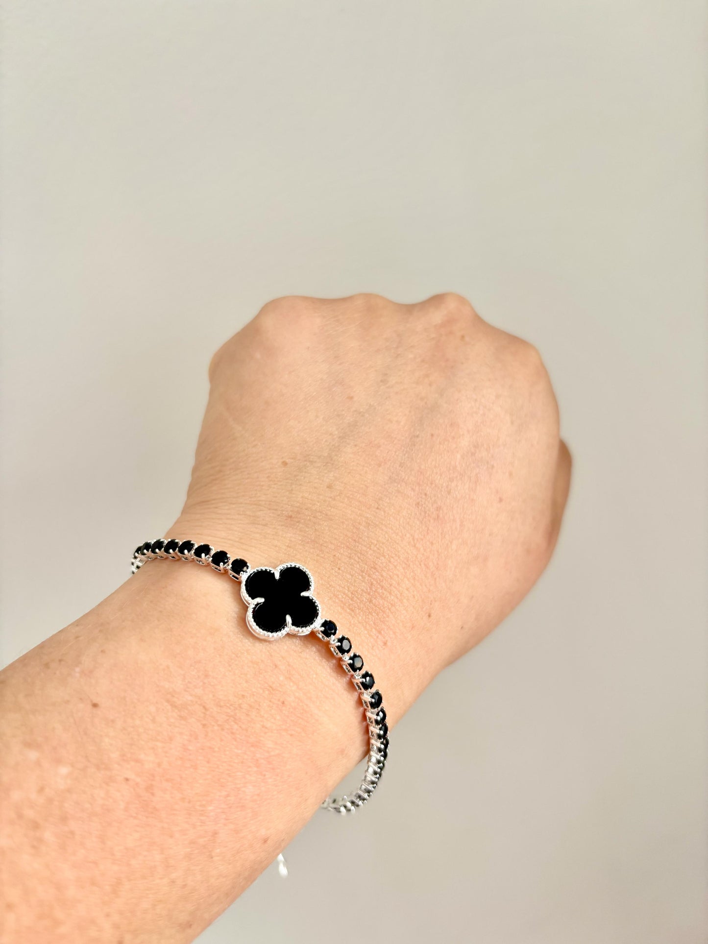 Pulsera trébol negro