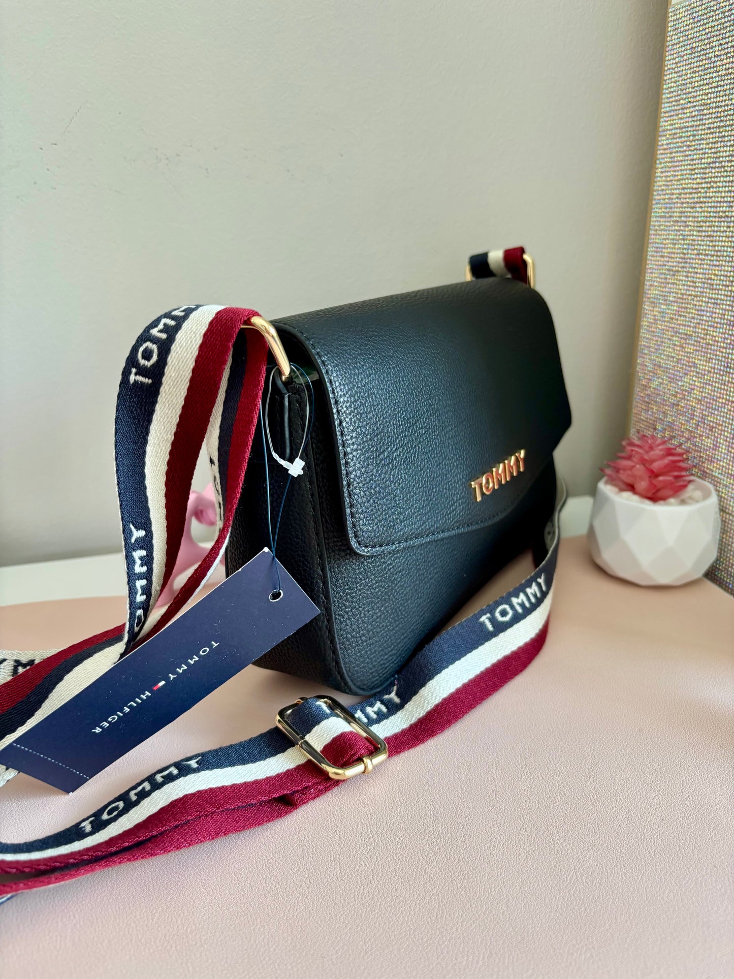 Croosbody Tommy 💯