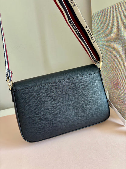 Croosbody Tommy 💯