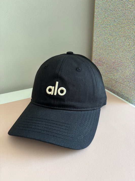 Gorro negro letra alo bordado